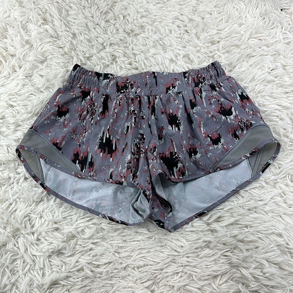 Lululemon Hotty Hot Short II *2.5" Floral Flux Multi / Raceway Grey